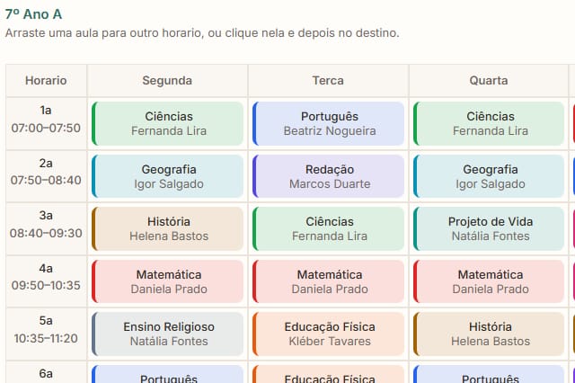 Visão por turma: trecho da grade semanal do 7º Ano A, com a disciplina e o professor de cada aula.